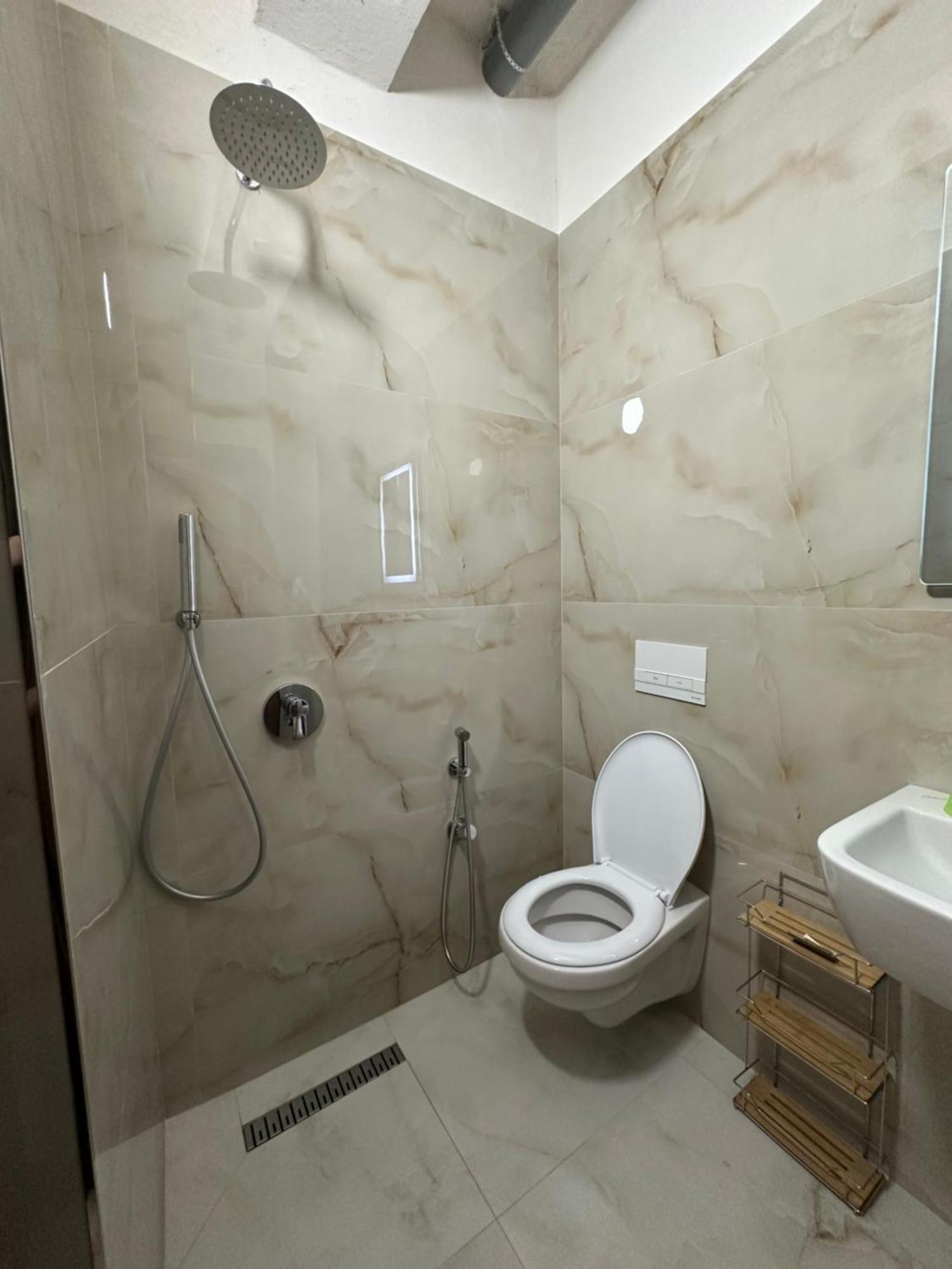 Guni Inn Круя Экстерьер фото