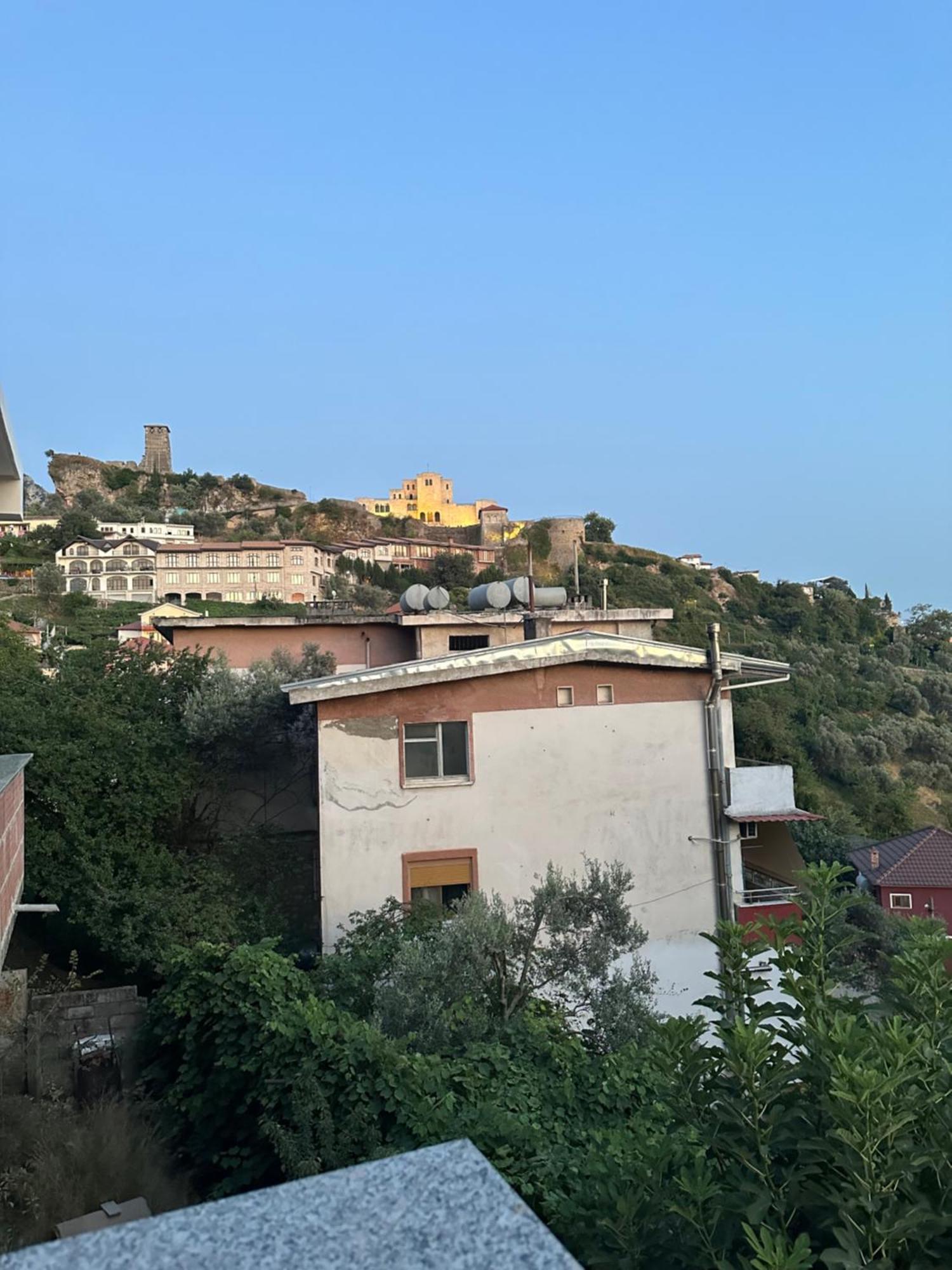 Guni Inn Круя Экстерьер фото